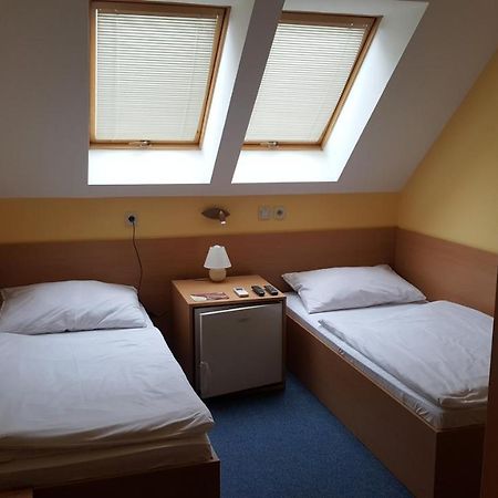 Bed and Breakfast Lehar Panzio Комарно Экстерьер фото