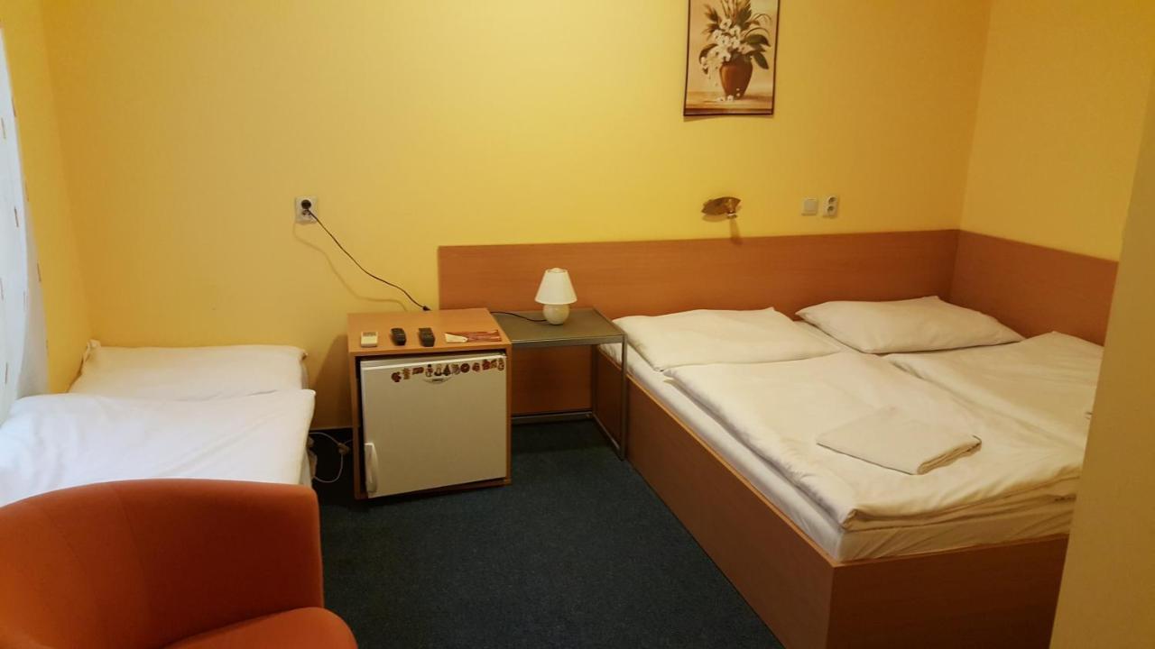 Bed and Breakfast Lehar Panzio Комарно Экстерьер фото