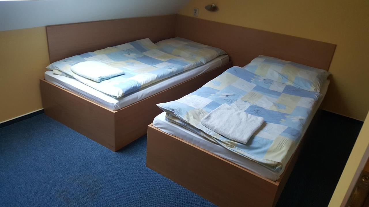 Bed and Breakfast Lehar Panzio Комарно Экстерьер фото