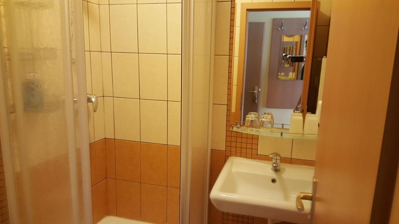 Bed and Breakfast Lehar Panzio Комарно Экстерьер фото
